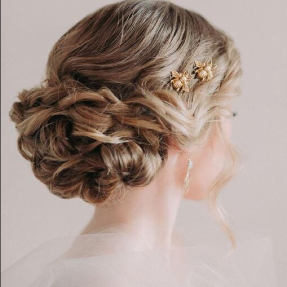 One Piece - Cute Bee Hair Bobby Pin in Gold - Picture 2 of 7